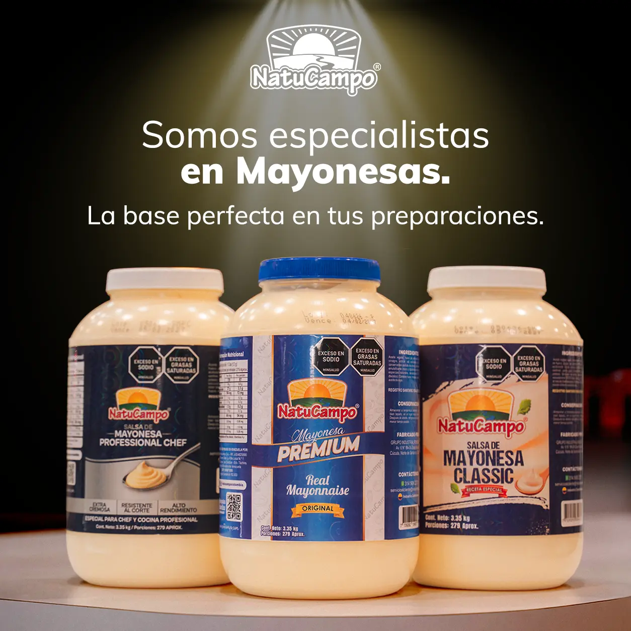 Equipo de cocina profesional usando productos NatuCampo